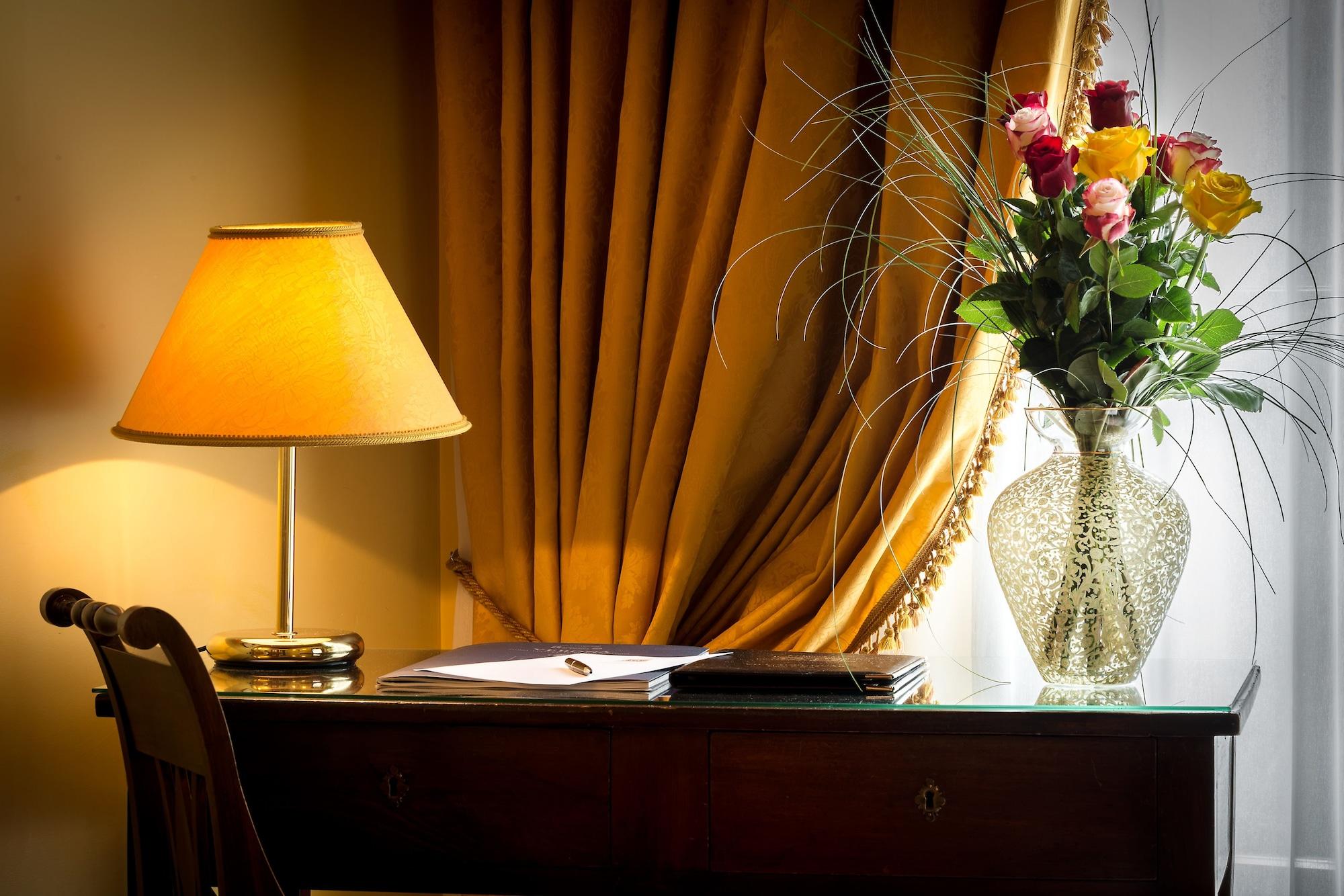 Hotel Villa Del Quar ซานเปียโตร อิน กาเรียโน ภายนอก รูปภาพ