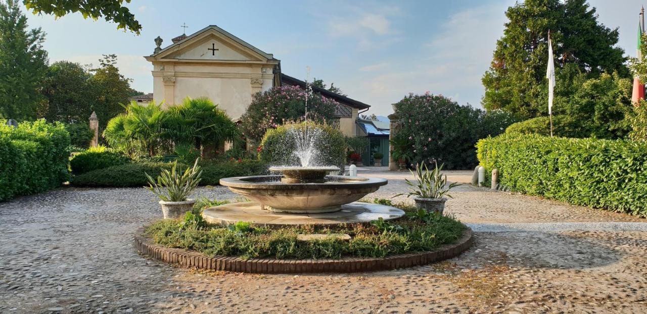 Hotel Villa Del Quar ซานเปียโตร อิน กาเรียโน ภายนอก รูปภาพ